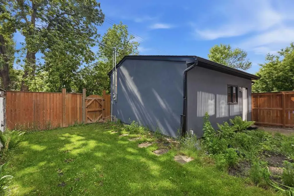 1125 Russet Road NE Calgary AB T2E 5L4