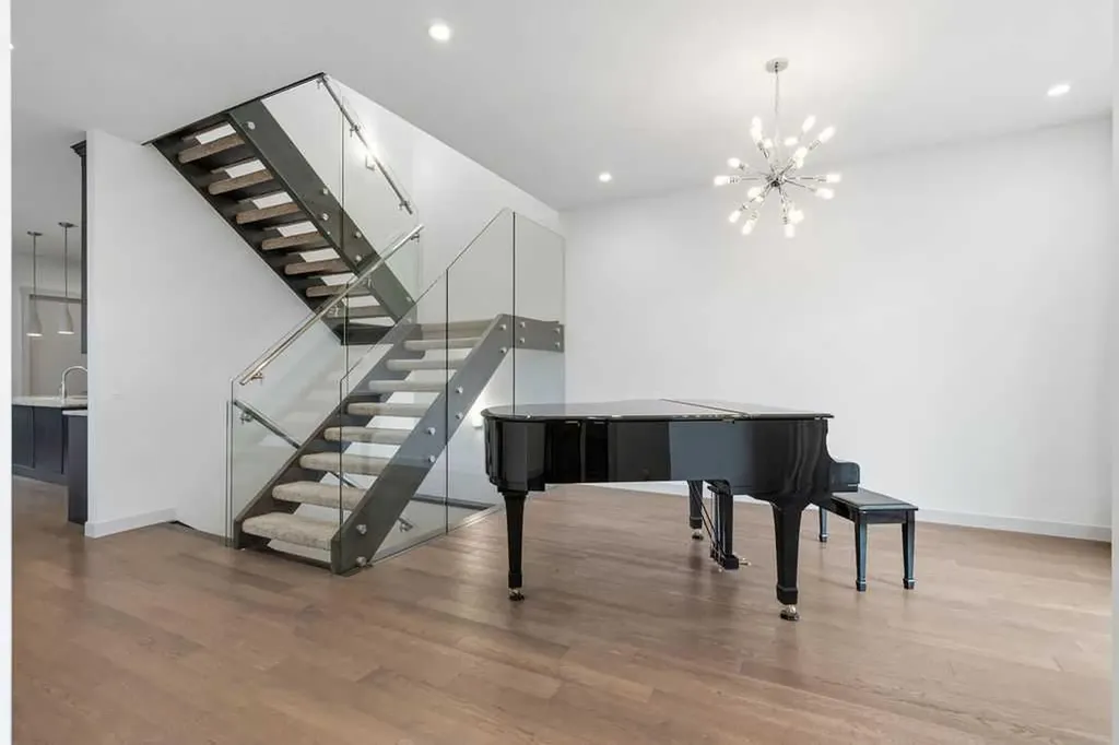 1125 Russet Road NE Calgary AB T2E 5L4