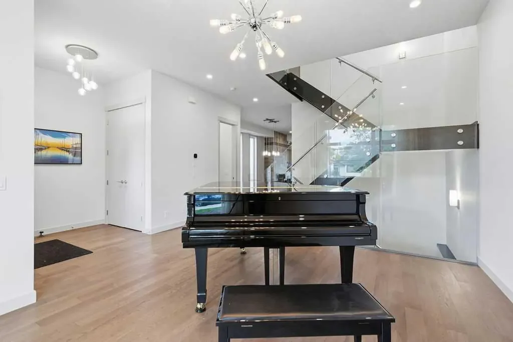 1125 Russet Road NE Calgary AB T2E 5L4