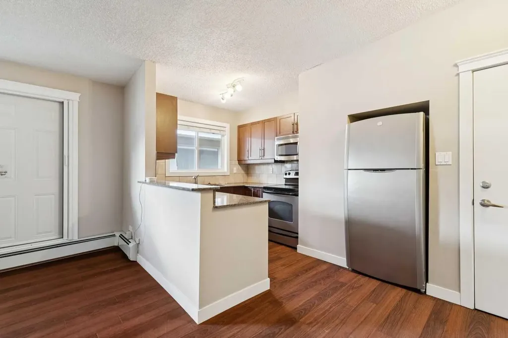 605 67 Avenue SW Calgary AB T2V0M3