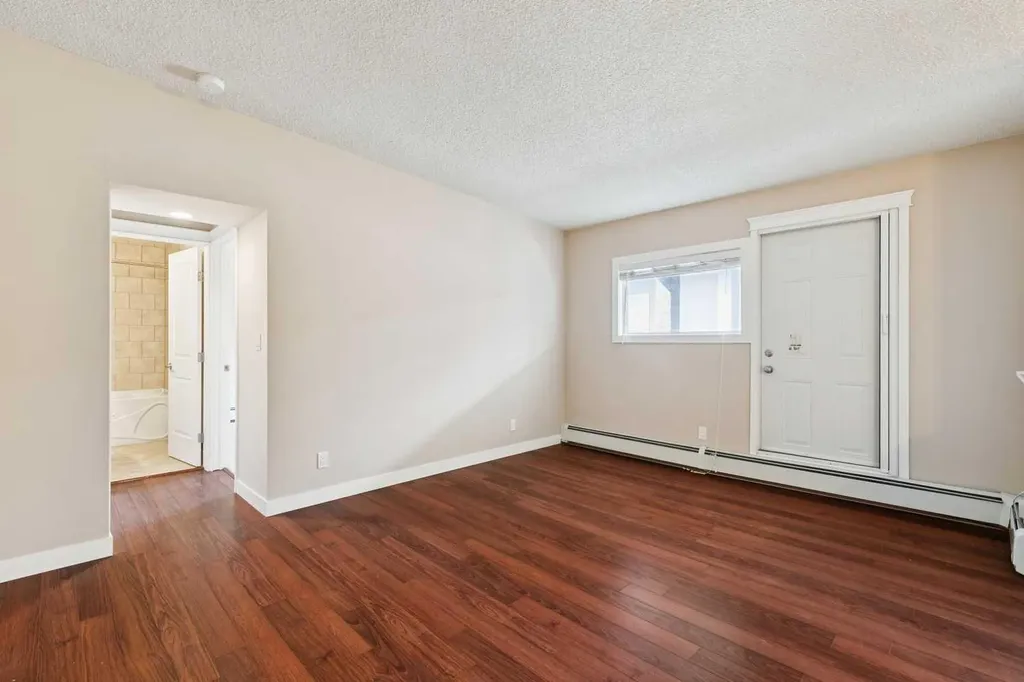 605 67 Avenue SW Calgary AB T2V0M3