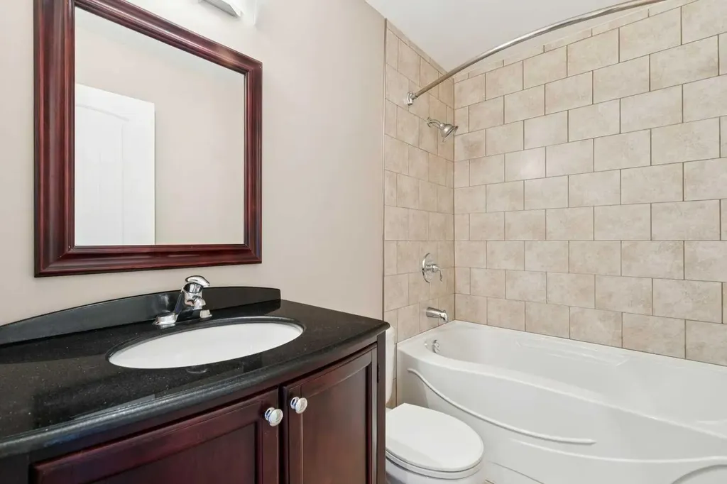 605 67 Avenue SW Calgary AB T2V0M3