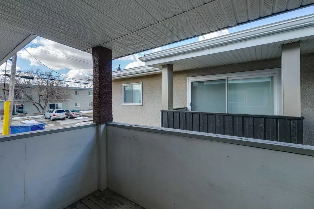 605 67 Avenue SW Calgary AB T2V0M3