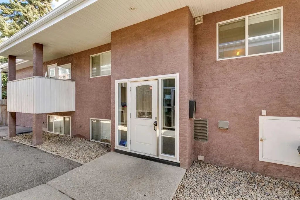 605 67 Avenue SW Calgary AB T2V0M3