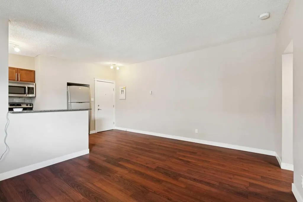 605 67 Avenue SW Calgary AB T2V0M3