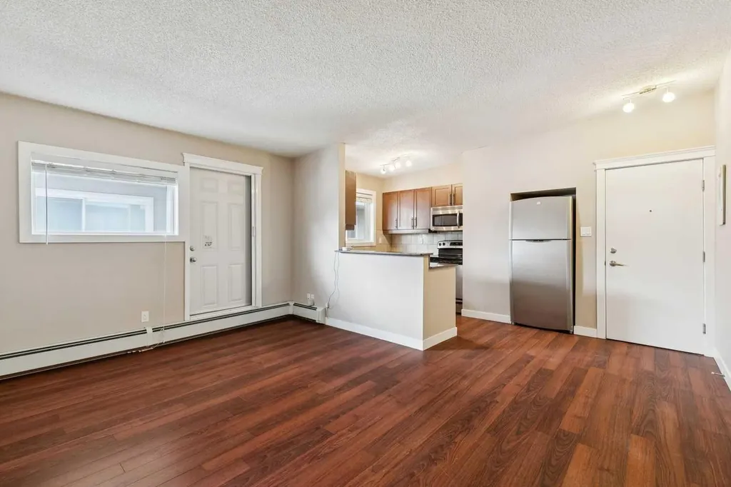 605 67 Avenue SW Calgary AB T2V0M3