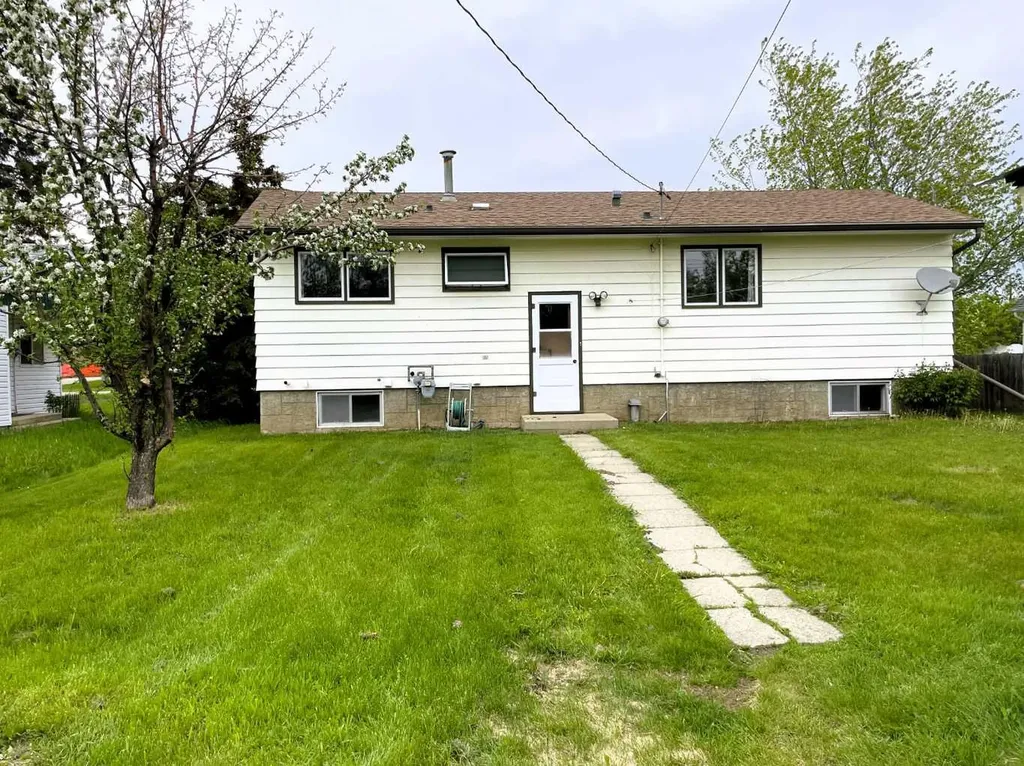 11209 103 Avenue Fairview AB T0H 1L0