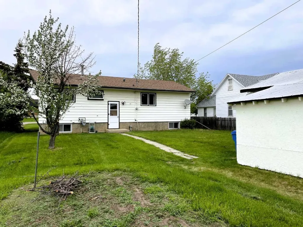 11209 103 Avenue Fairview AB T0H 1L0