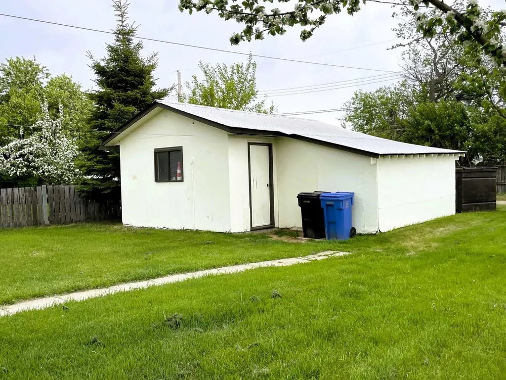 11209 103 Avenue Fairview AB T0H 1L0