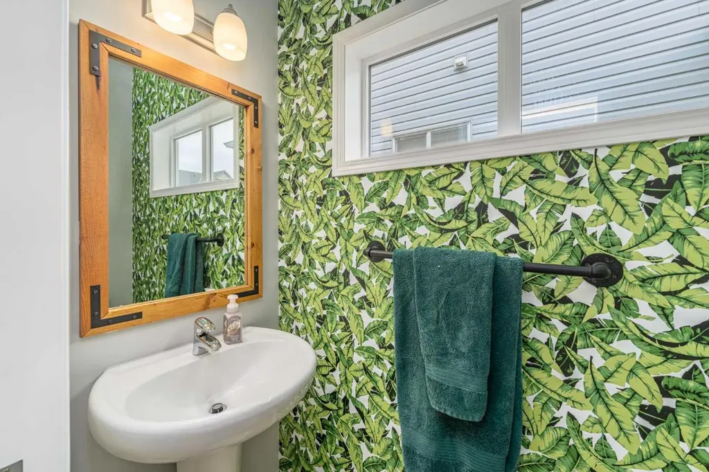 401 Hillcrest Road SW Airdrie AB T4B 4T8
