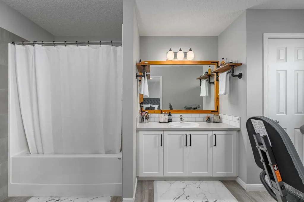 401 Hillcrest Road SW Airdrie AB T4B 4T8