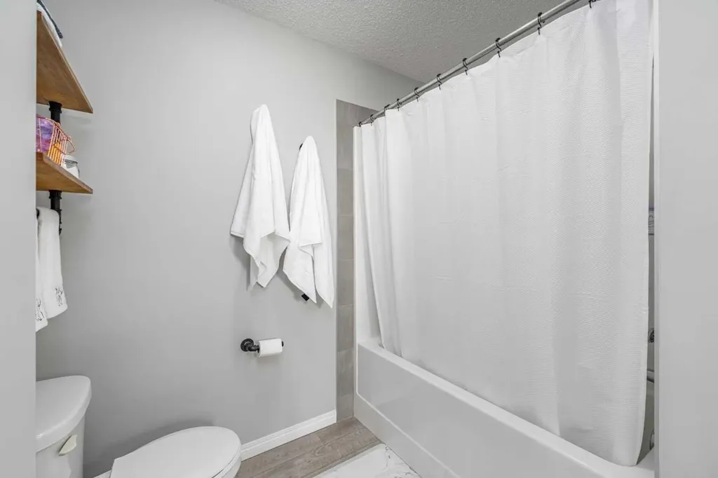 401 Hillcrest Road SW Airdrie AB T4B 4T8