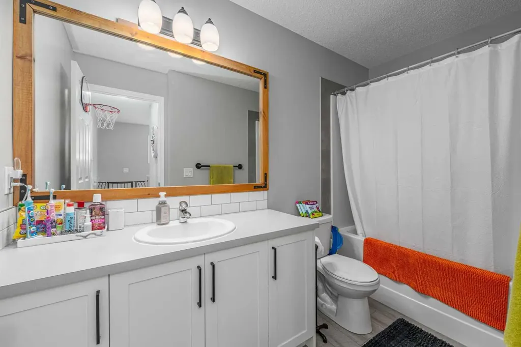 401 Hillcrest Road SW Airdrie AB T4B 4T8