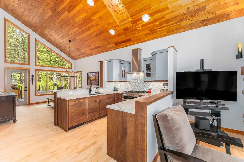 183 Hubman Landing Canmore AB T1W3L3