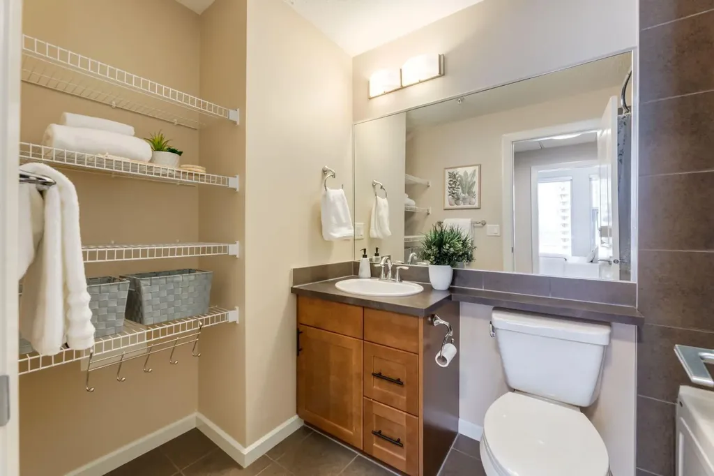 211 13 Avenue SE Calgary AB T2G 1E1