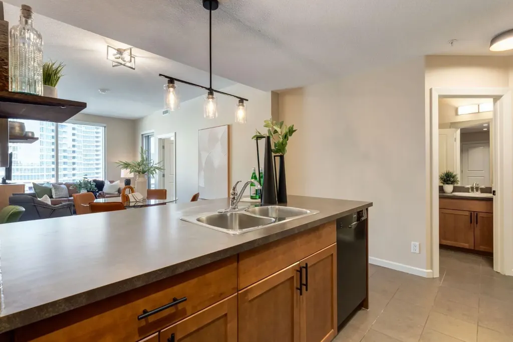 211 13 Avenue SE Calgary AB T2G 1E1