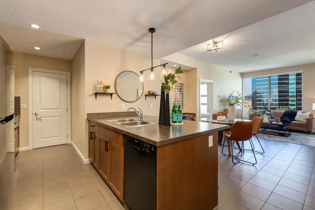 211 13 Avenue SE Calgary AB T2G 1E1