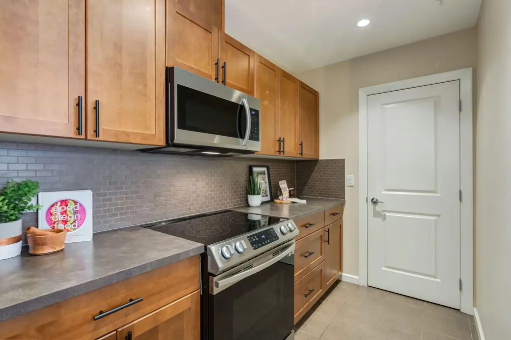 211 13 Avenue SE Calgary AB T2G 1E1