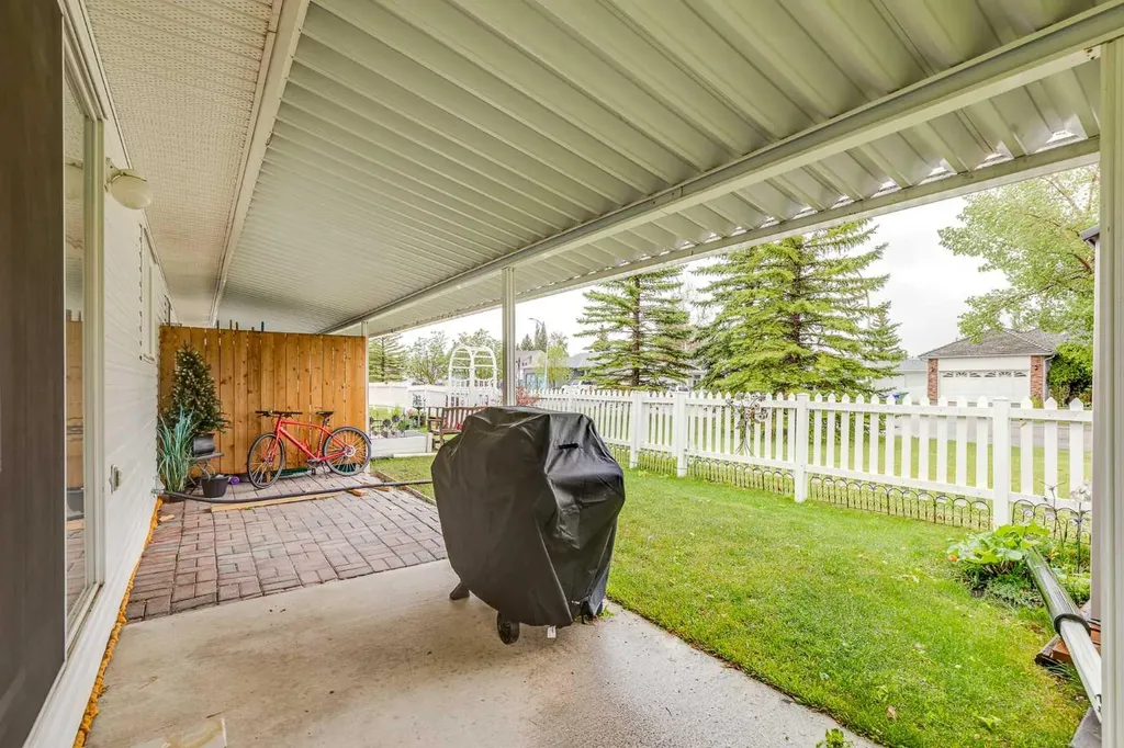 5633 Sunrise Crescent Olds AB T4H 1V9