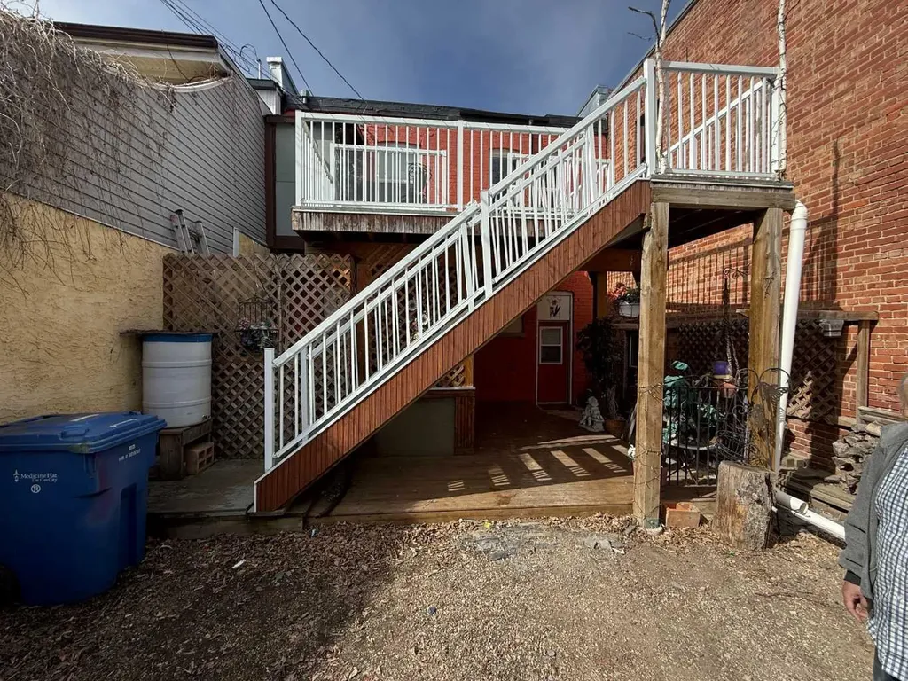 517A North Railway Street SE Medicine Hat AB T1A2Z5