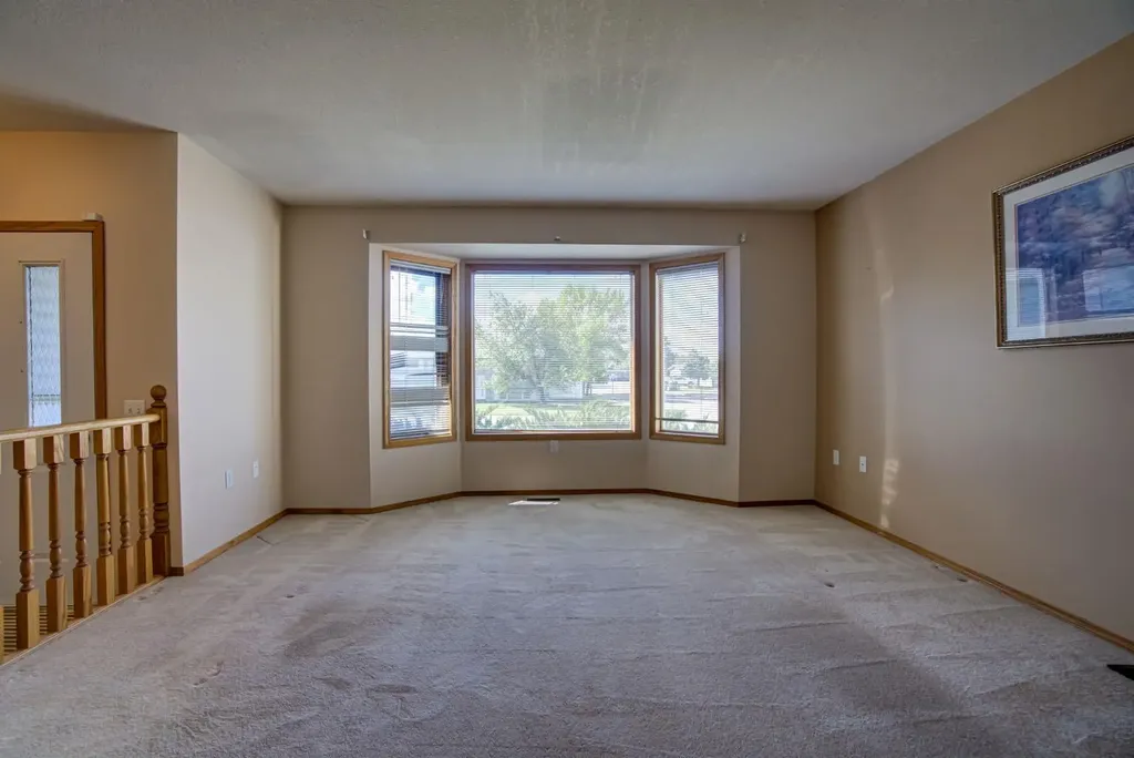 236 54 Avenue E Claresholm AB T0L 0T0