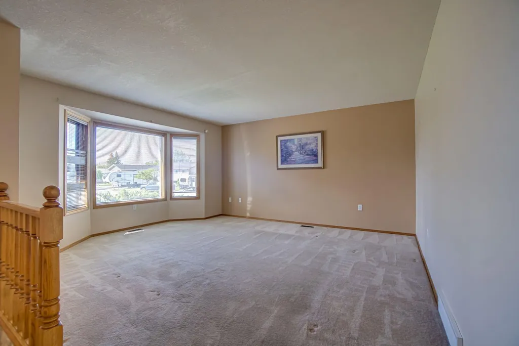 236 54 Avenue E Claresholm AB T0L 0T0