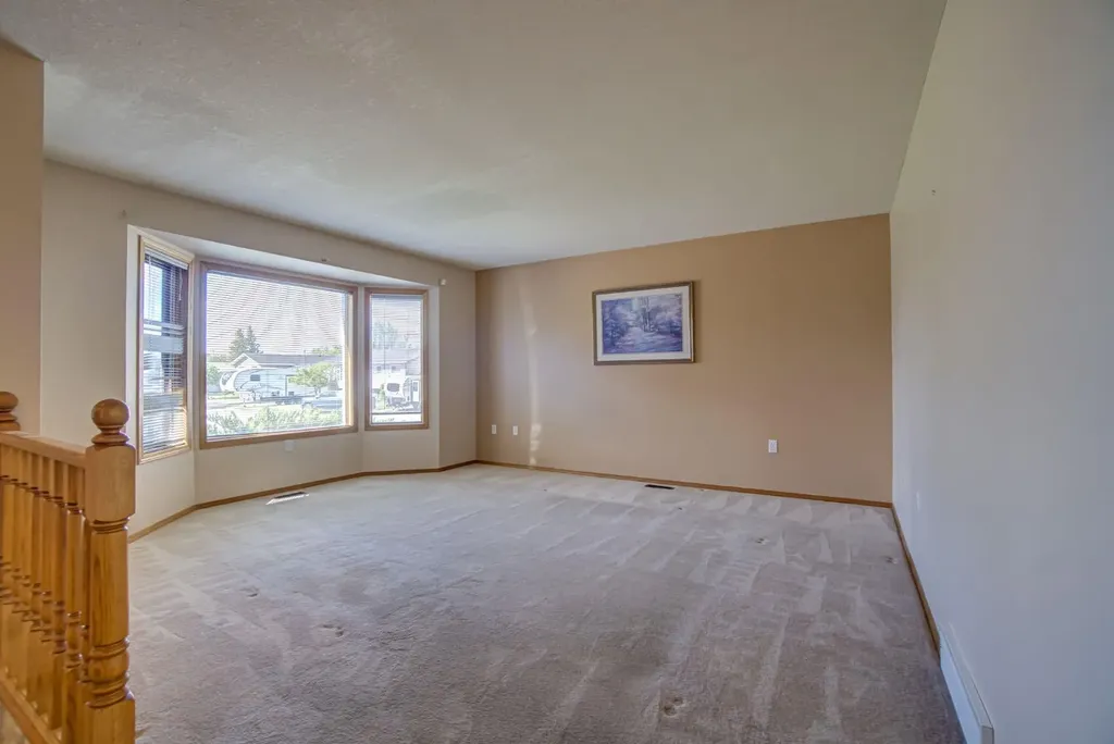 236 54 Avenue E Claresholm AB T0L 0T0