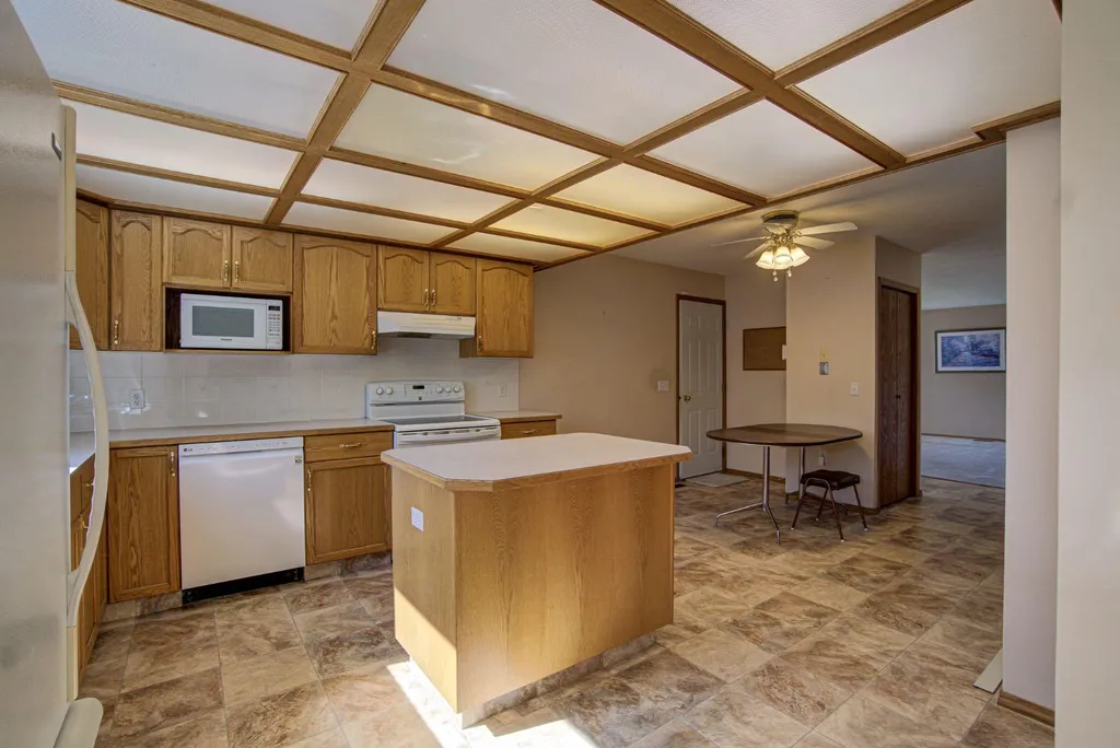 236 54 Avenue E Claresholm AB T0L 0T0
