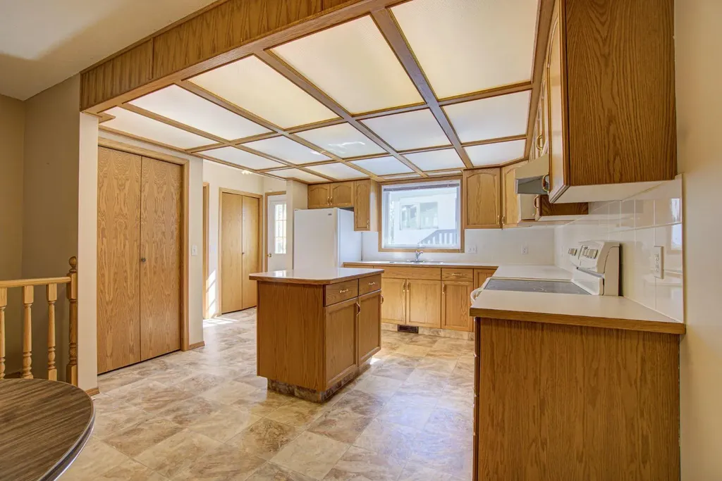 236 54 Avenue E Claresholm AB T0L 0T0