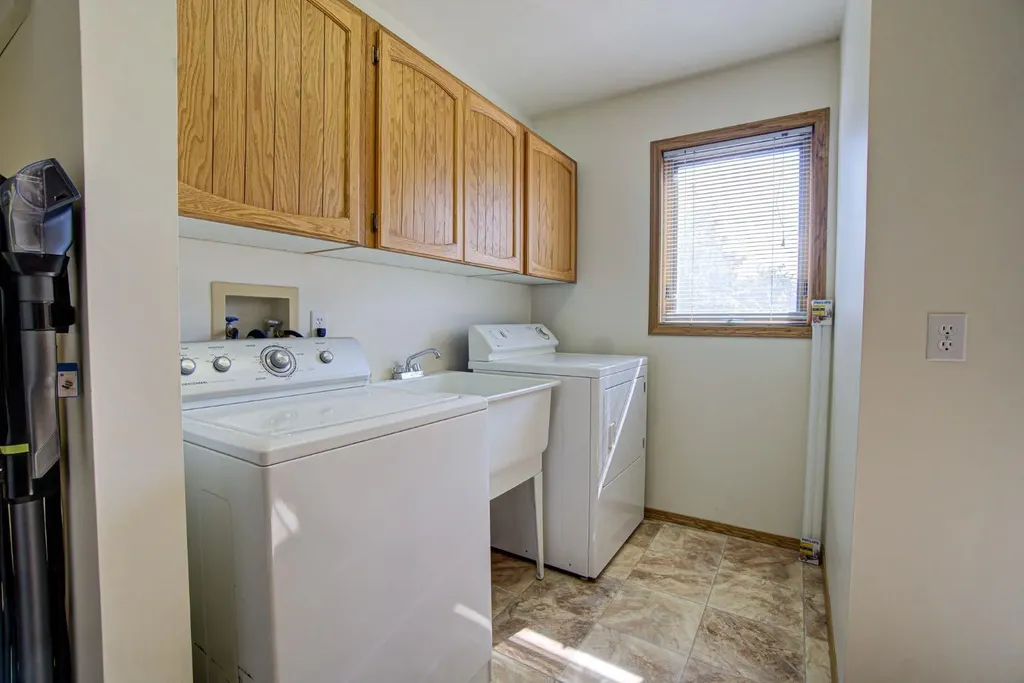 236 54 Avenue E Claresholm AB T0L 0T0