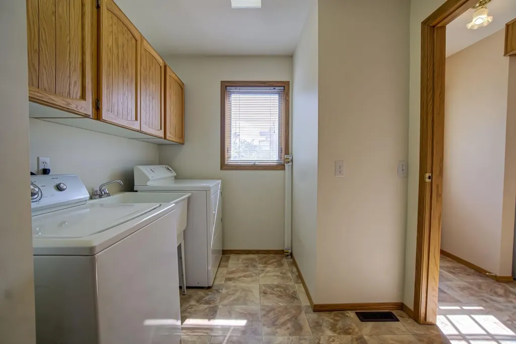 236 54 Avenue E Claresholm AB T0L 0T0