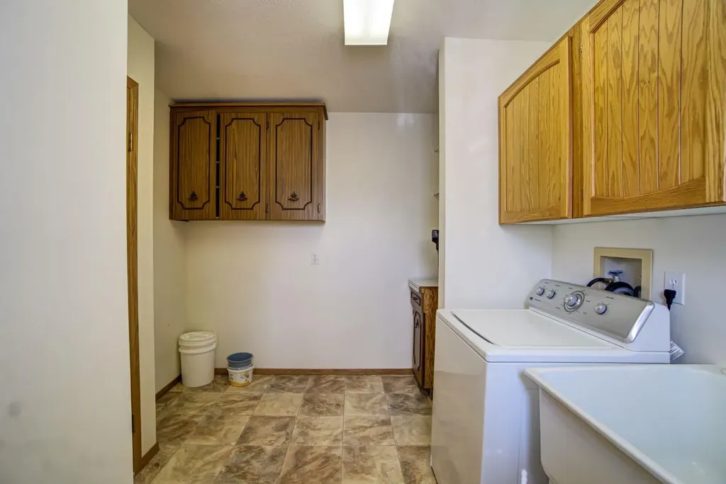 236 54 Avenue E Claresholm AB T0L 0T0