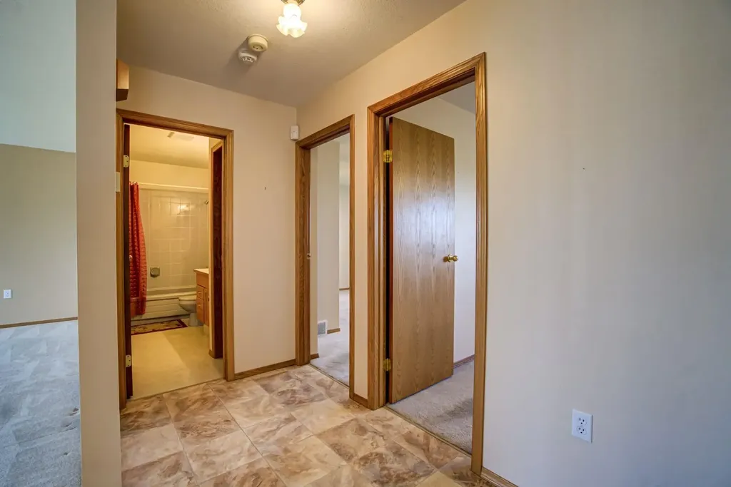 236 54 Avenue E Claresholm AB T0L 0T0