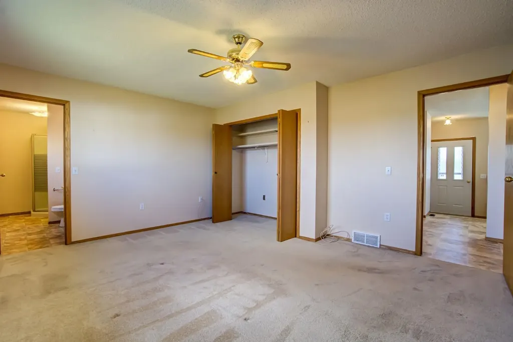236 54 Avenue E Claresholm AB T0L 0T0