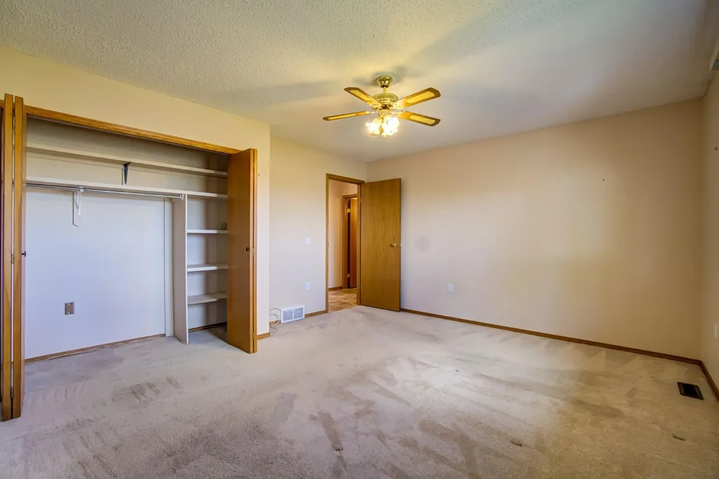236 54 Avenue E Claresholm AB T0L 0T0