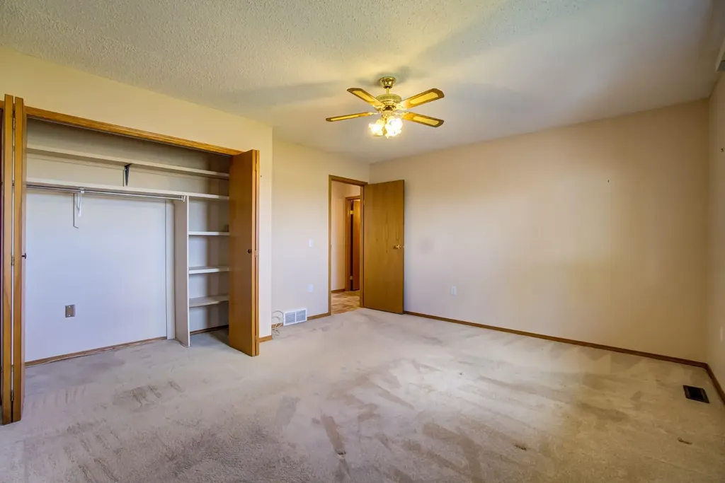 236 54 Avenue E Claresholm AB T0L 0T0
