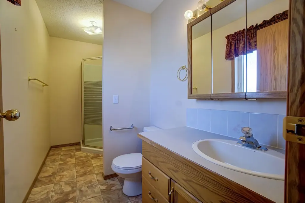 236 54 Avenue E Claresholm AB T0L 0T0
