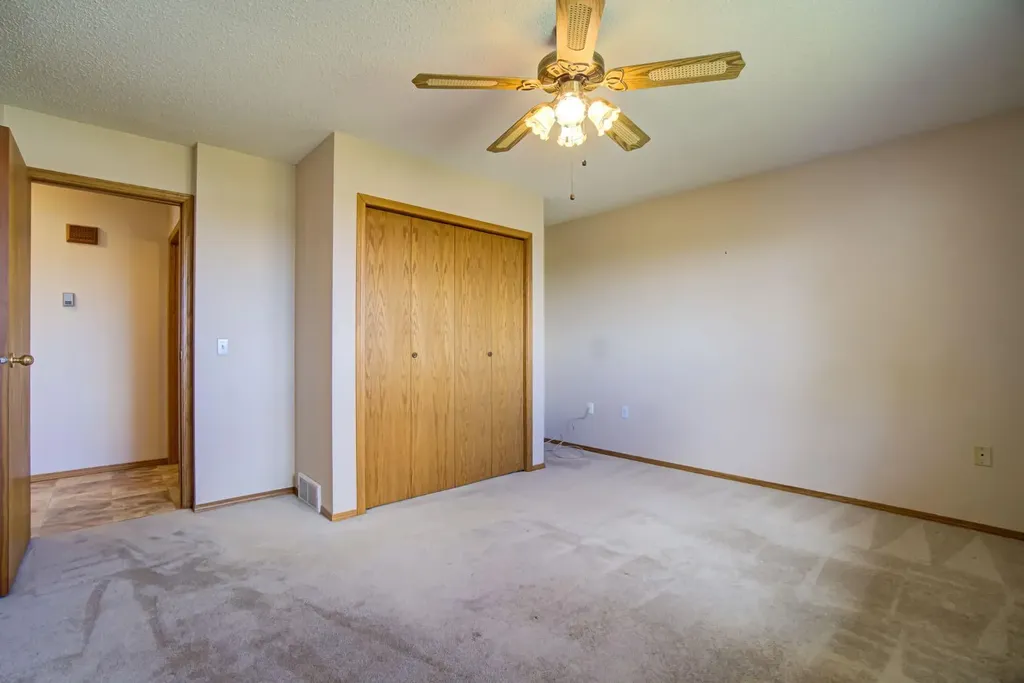 236 54 Avenue E Claresholm AB T0L 0T0