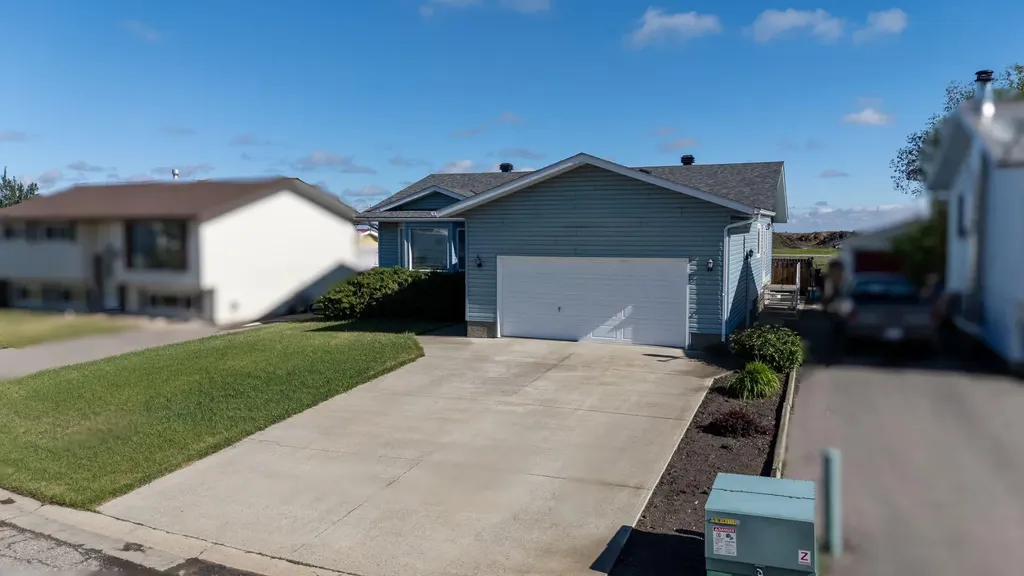 236 54 Avenue E Claresholm AB T0L 0T0