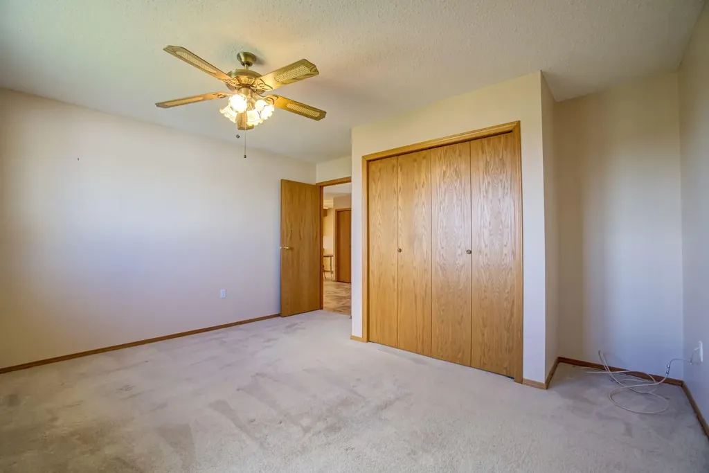 236 54 Avenue E Claresholm AB T0L 0T0