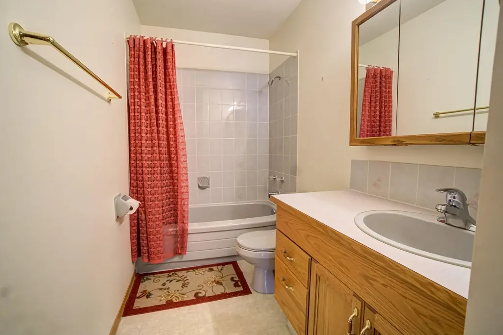 236 54 Avenue E Claresholm AB T0L 0T0