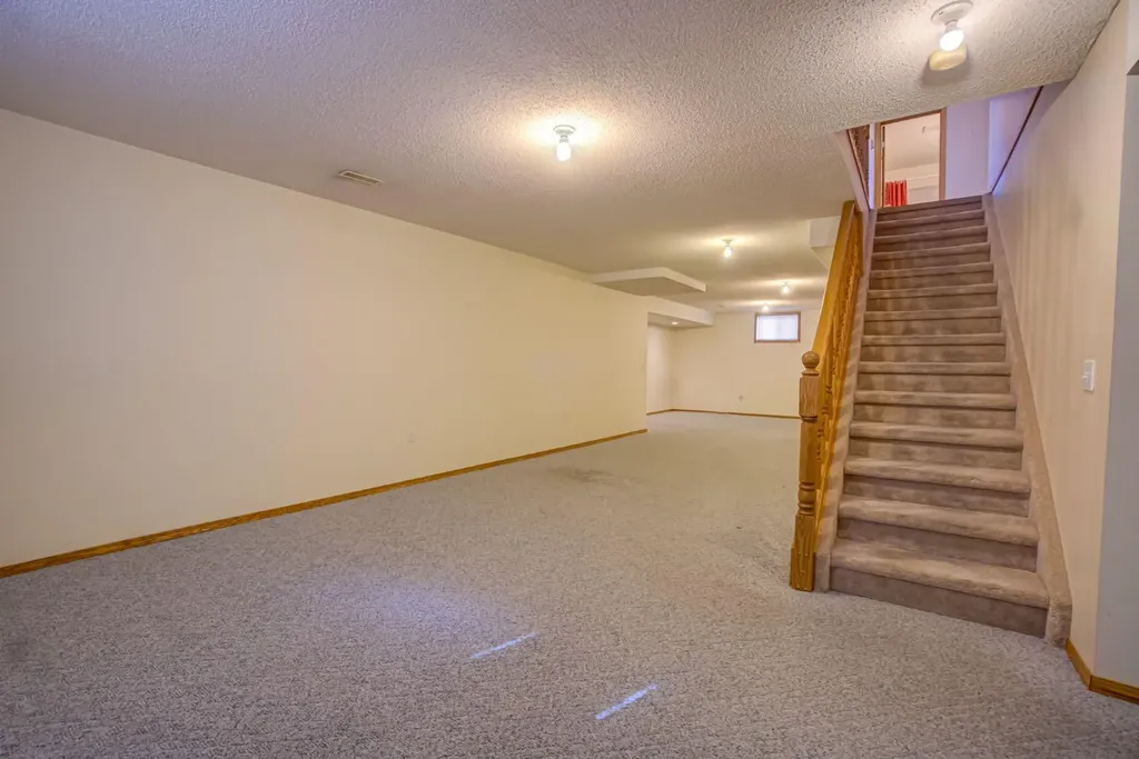 236 54 Avenue E Claresholm AB T0L 0T0