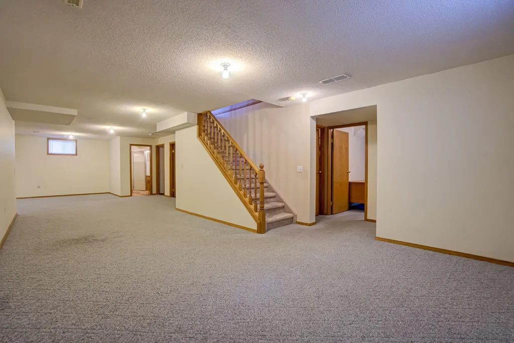 236 54 Avenue E Claresholm AB T0L 0T0