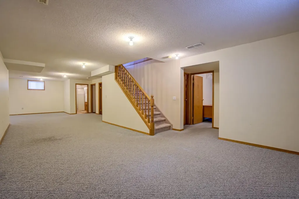 236 54 Avenue E Claresholm AB T0L 0T0