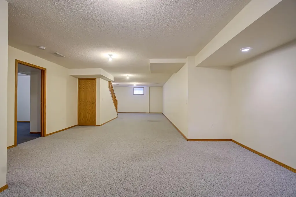 236 54 Avenue E Claresholm AB T0L 0T0