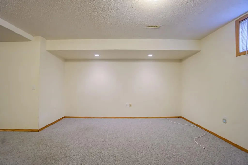 236 54 Avenue E Claresholm AB T0L 0T0