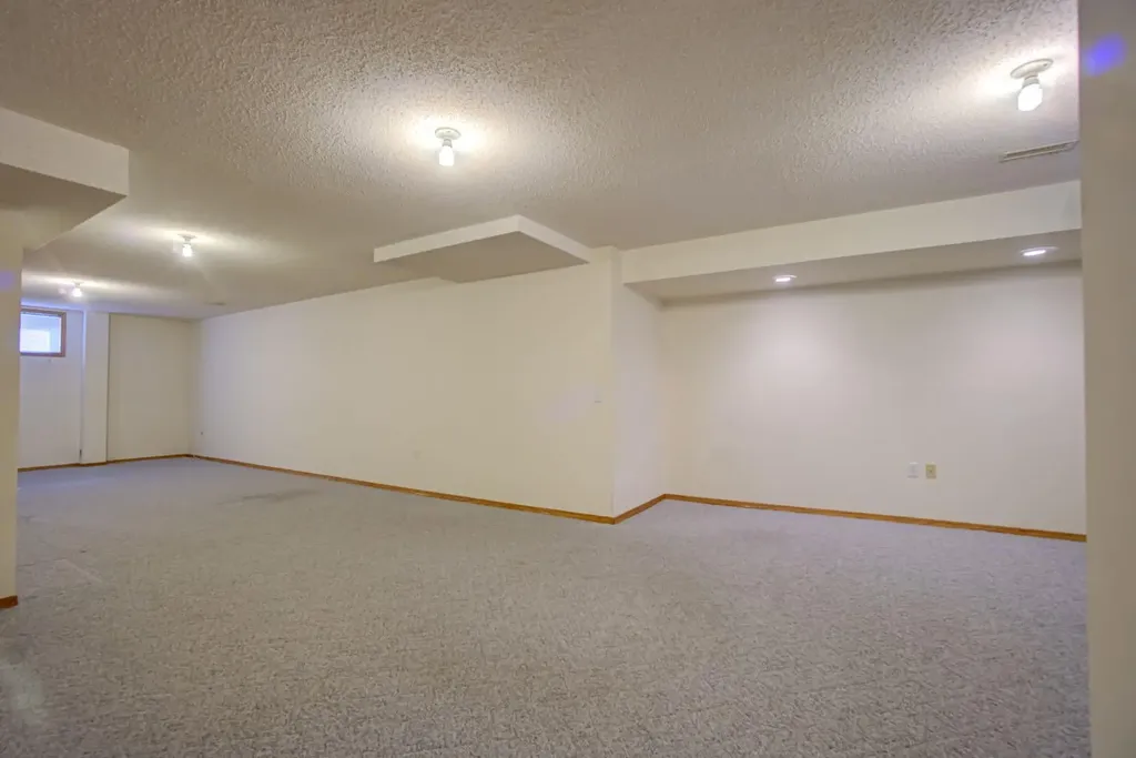 236 54 Avenue E Claresholm AB T0L 0T0