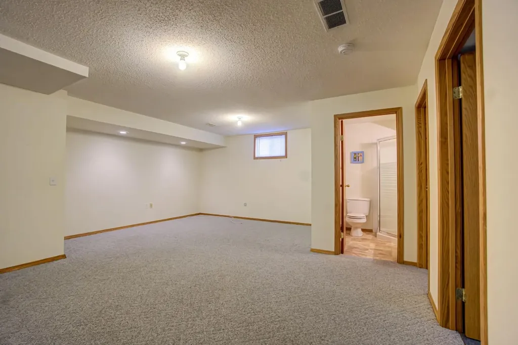 236 54 Avenue E Claresholm AB T0L 0T0