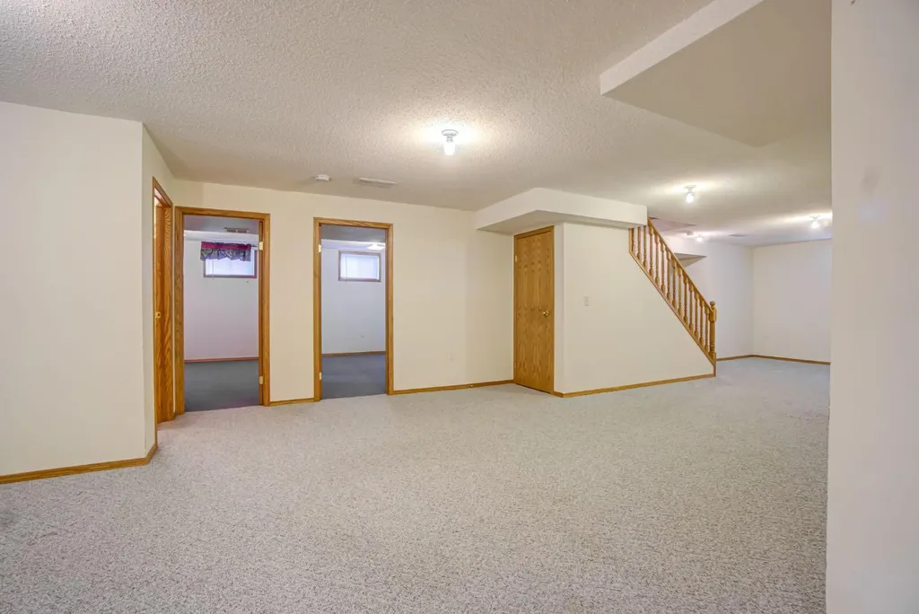 236 54 Avenue E Claresholm AB T0L 0T0