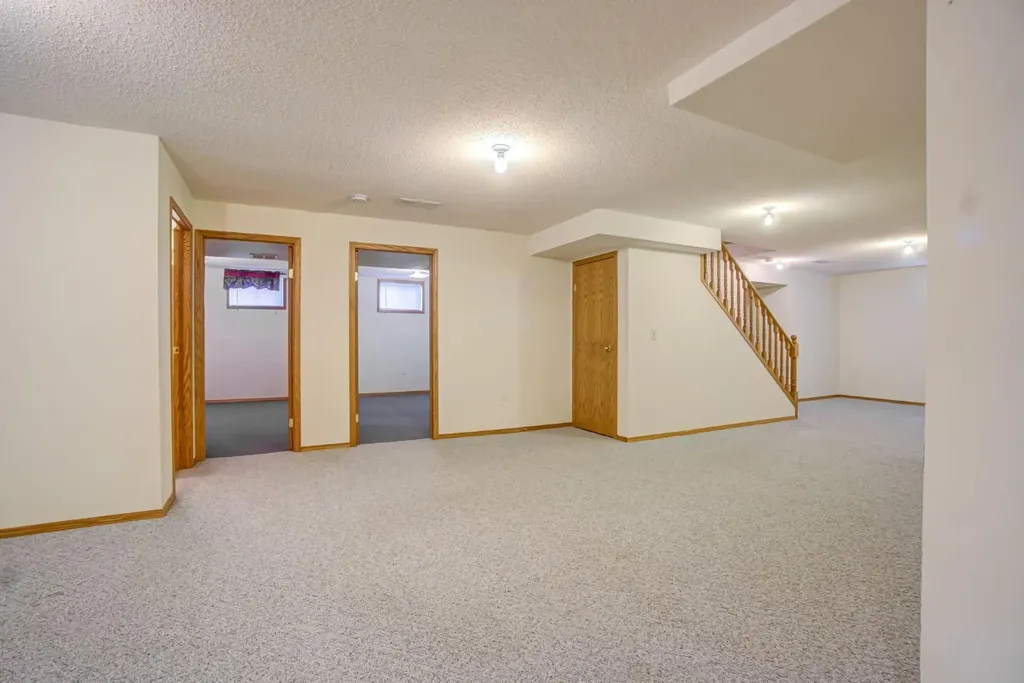 236 54 Avenue E Claresholm AB T0L 0T0
